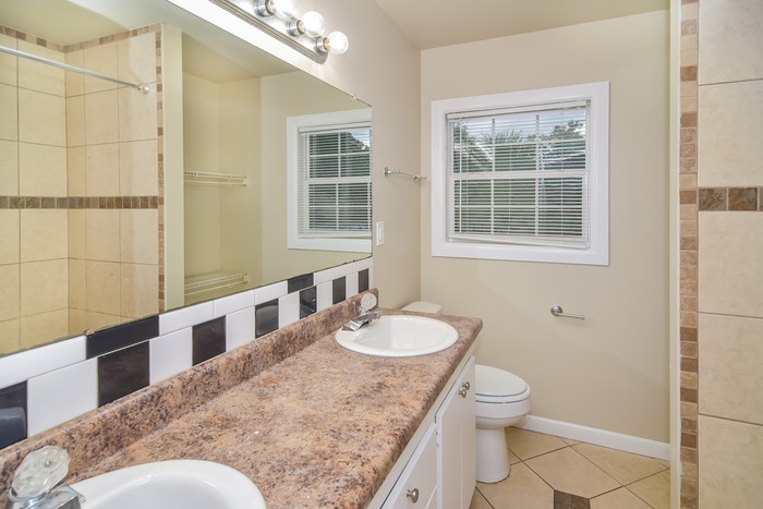 Building Photo - 1803 Canterbury Cir NW