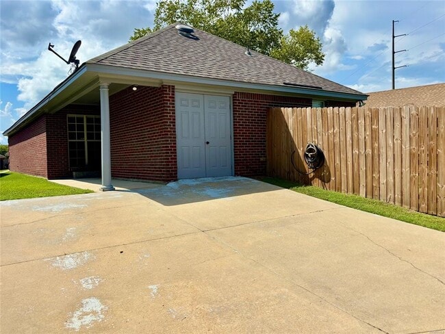 Building Photo - 1315 Cameron Ct