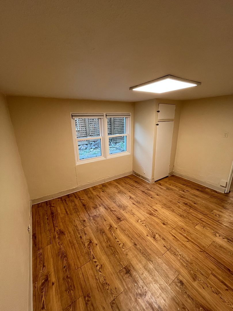 Building Photo - 934 8th St