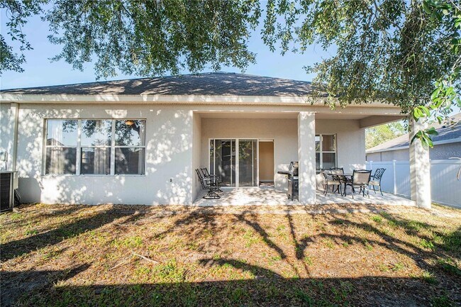 Building Photo - 561 Winthrop Dr