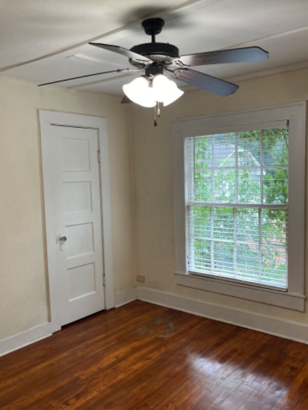 Building Photo - 608 Price St
