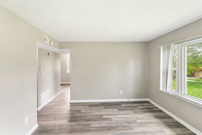 Building Photo - 991 Tollview Ave