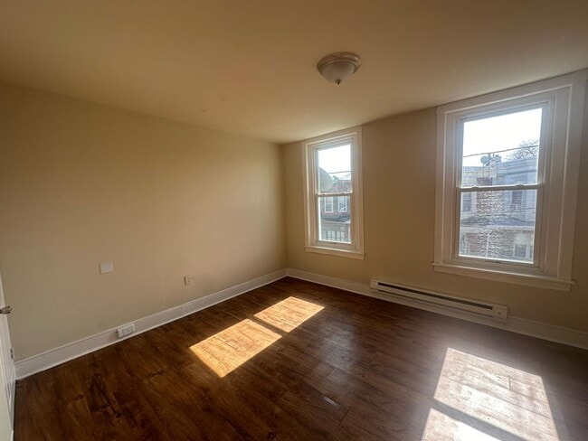 Building Photo - 3 BED 1.5 BATH HOME FOR RENT.