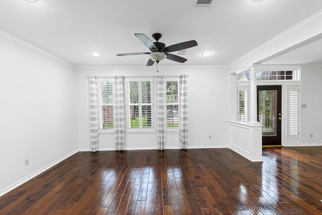 Building Photo - 902 Fairgate Dr