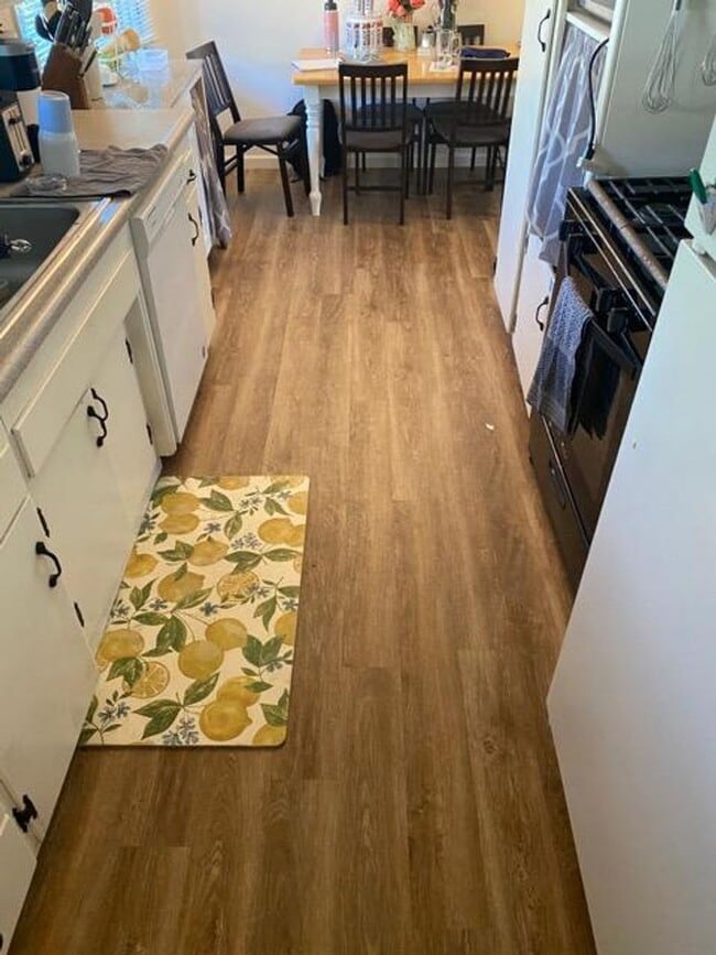 Building Photo - Off of Highland Drive close to cal poly! Approx 2000 feet to Highland Drive Cal Poly Entrance!