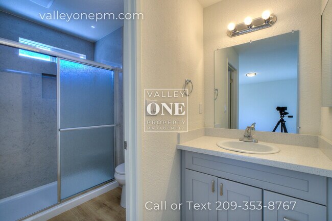 Building Photo - Totally Remodeled Home in Turlock: It's No...