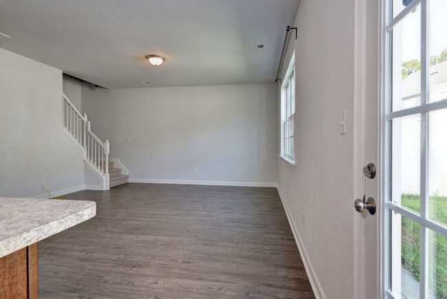 Building Photo - Immaculate End-Unit Townhome