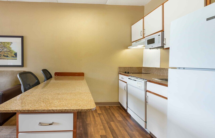 Building Photo - Furnished Studio-Secaucus - New York City Area