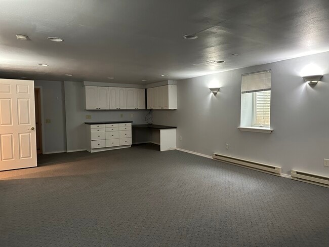 Building Photo - 6212 Strathmore Ln