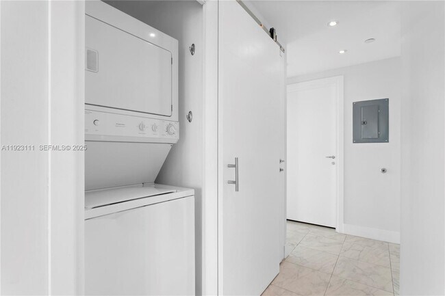 Building Photo - 540 West Ave