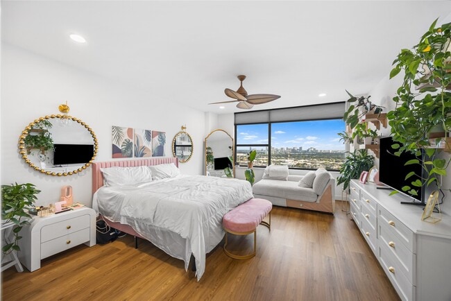 Building Photo - 14 Greenway Plz