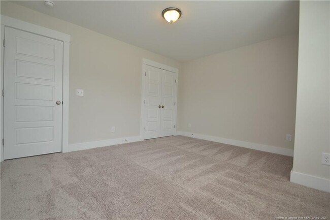 Building Photo - 2129 Seneca Dr
