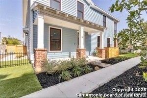 Primary Photo - 311 W Evergreen St