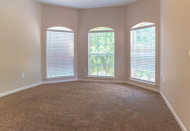 Building Photo - 15411 Seminole Canyon Dr