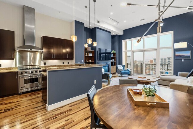 Building Photo - U St Penthouse