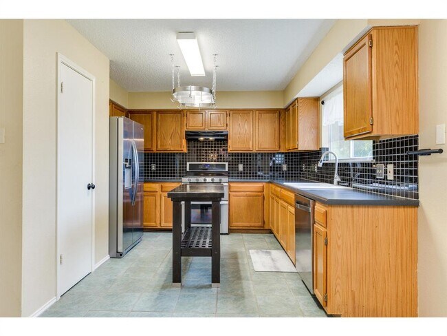 Building Photo - 3912 Lemos Dr