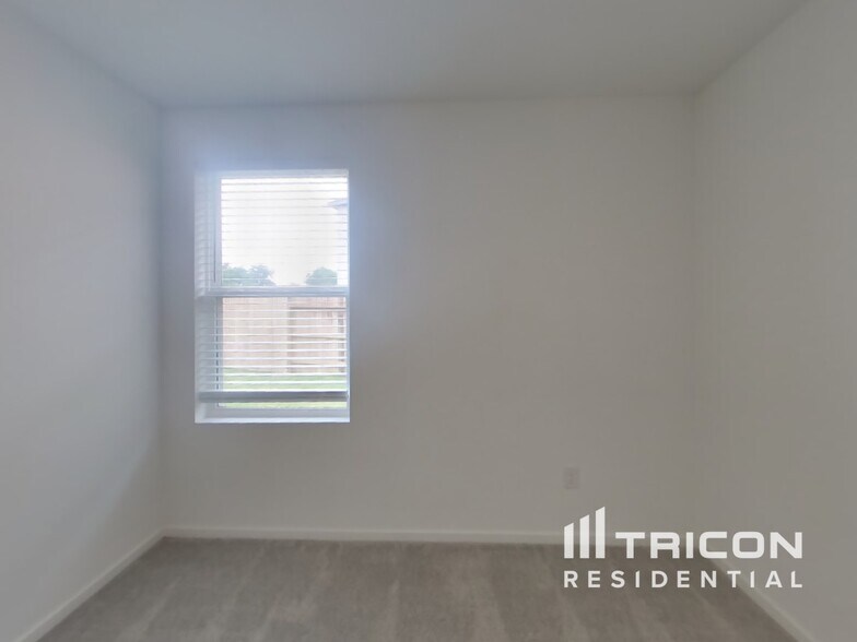 Building Photo - 3013 Dawn Sound Dr