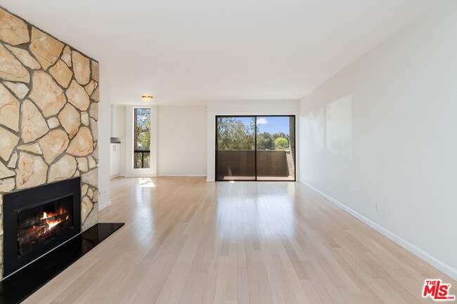 Building Photo - 16169 Sunset Blvd
