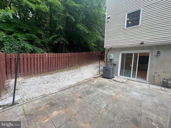 Building Photo - 4200 Gerry Ln