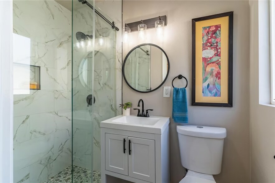 Building Photo - 1649 Crestview Ave