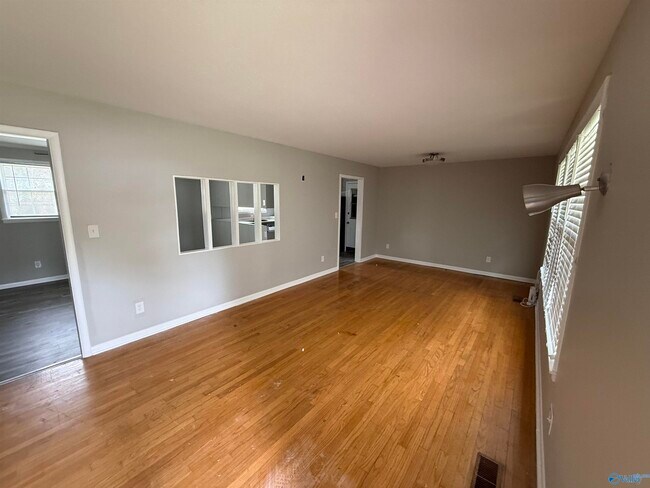 Building Photo - 3205 Lewisburg Dr NW