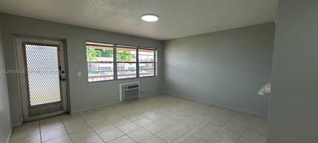 Building Photo - 125 Canterbury E