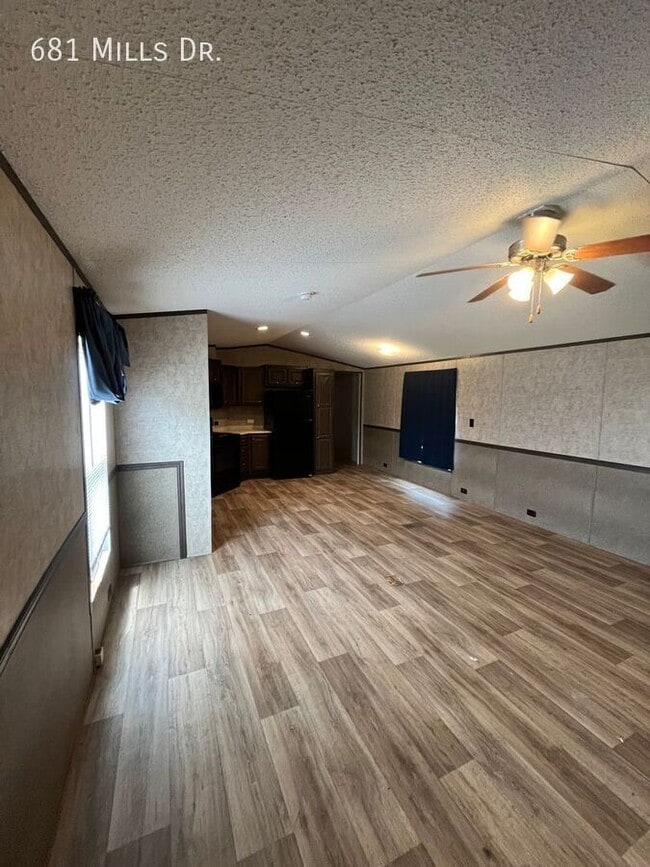 Building Photo - 681 W Mills Dr