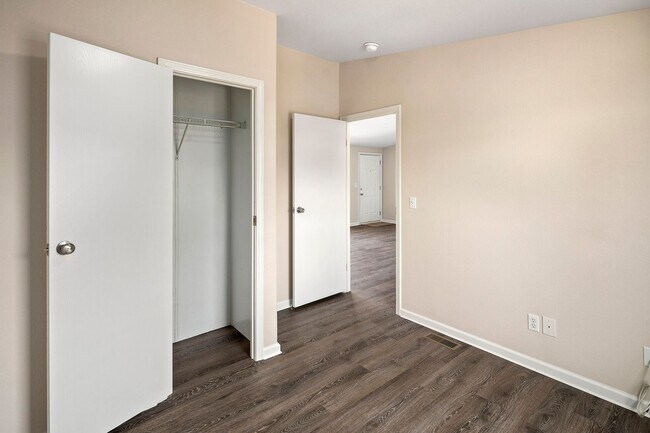 Building Photo - 307 N Poe St