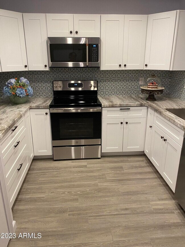 Building Photo - 7209 S Butte Ave