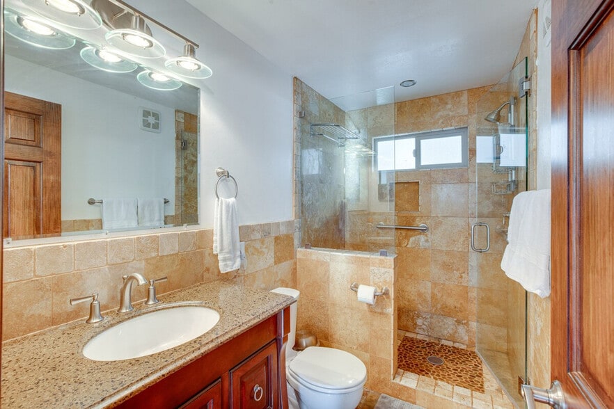 Building Photo - 932 Kiowa Dr