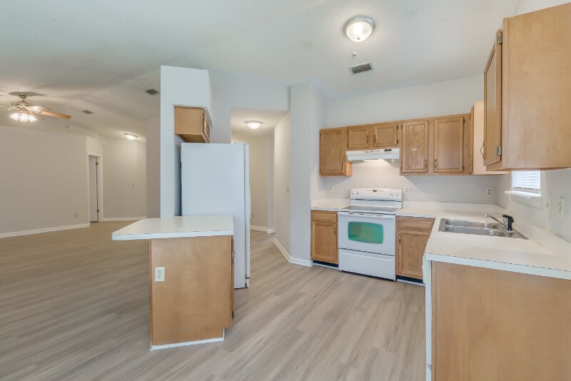 Building Photo - 4172 Davie Ct