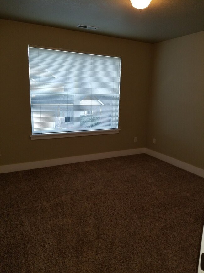 Building Photo - Make this house your home!