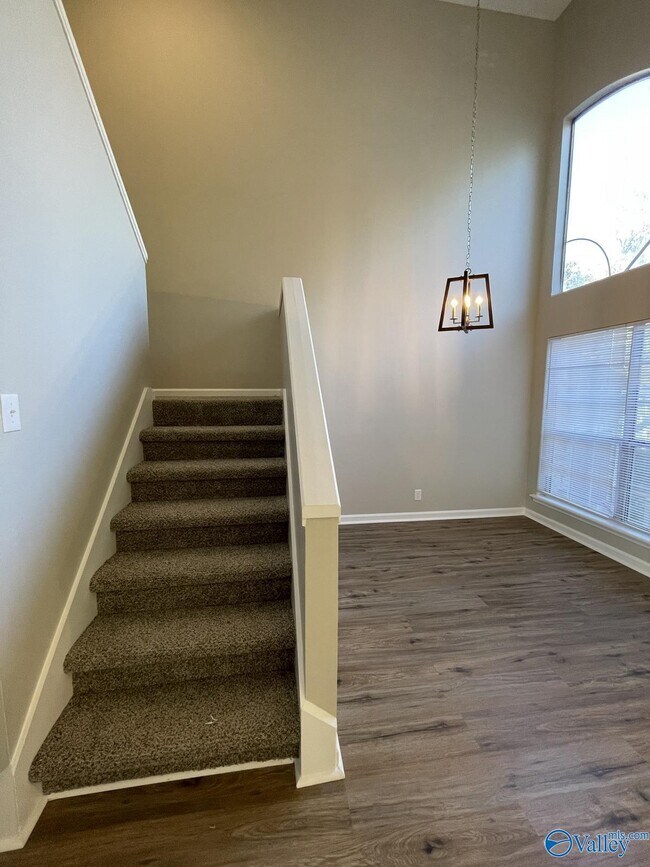 Building Photo - 1085 Stones Throw Dr NW