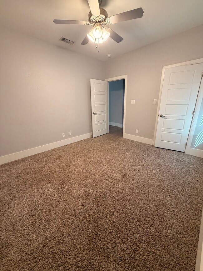 Building Photo - 1206 Burgandy Dr