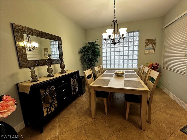 Building Photo - 10547 Carolina Willow Dr