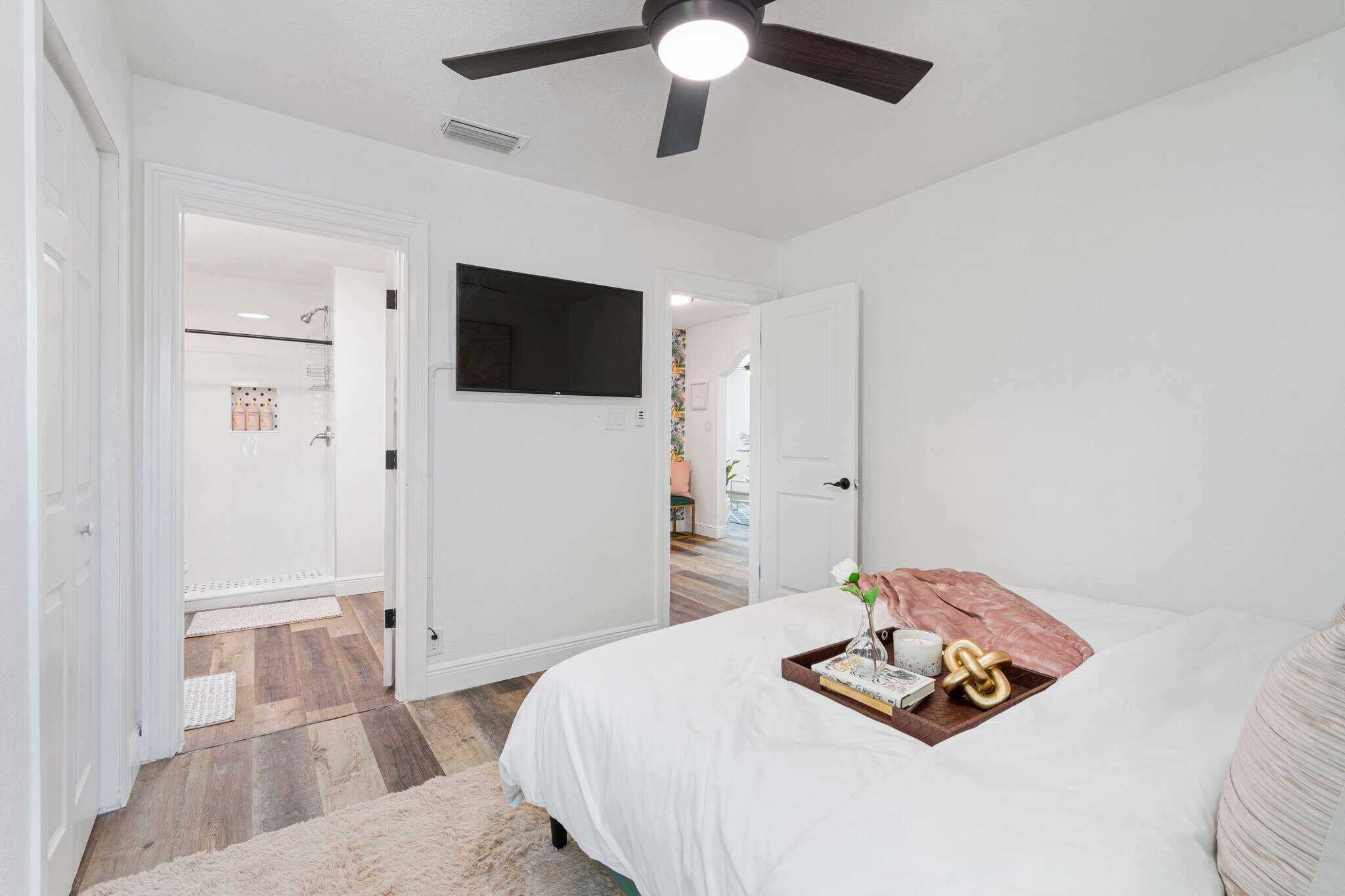 Building Photo - 2402 W Cypress St