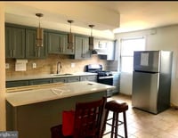 Building Photo - 3B1B Row House Northeast Philly available July 1st