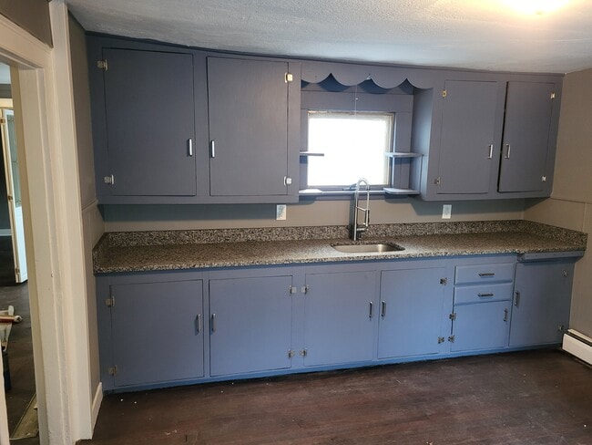 Building Photo - 107 Meadow St