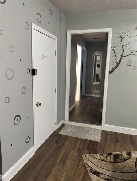 Building Photo - 7567 Sugarcreek Dr