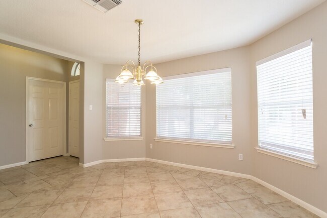 Building Photo - 2447 Halstead Dr