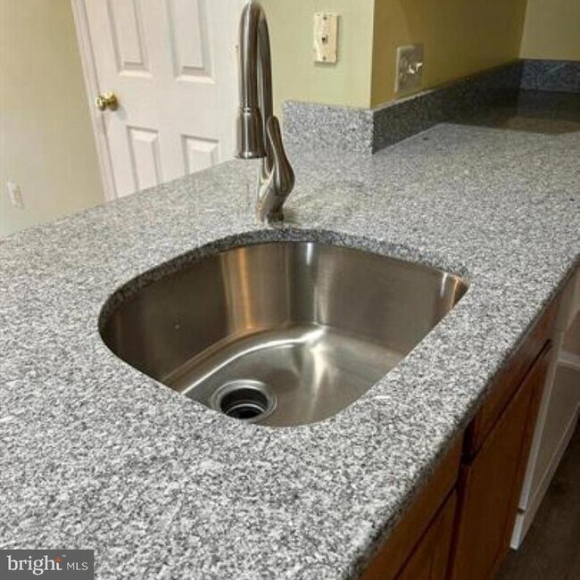 Building Photo - 129 Horseshoe Dr