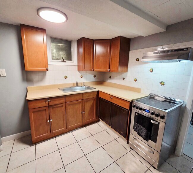 Building Photo - 132 42nd St