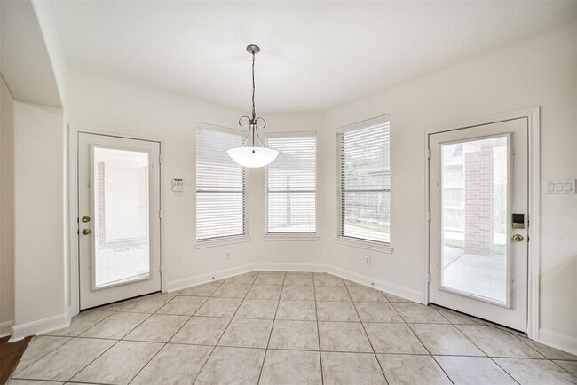 Building Photo - 14015 Falcon Heights Dr