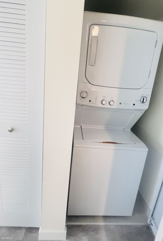 Building Photo - 1 br, 1 bath Condo - 70 NW 107th Ave NUEVO...