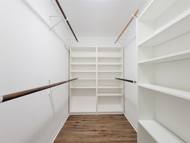 Building Photo - 8123 Sunny Ridge Dr