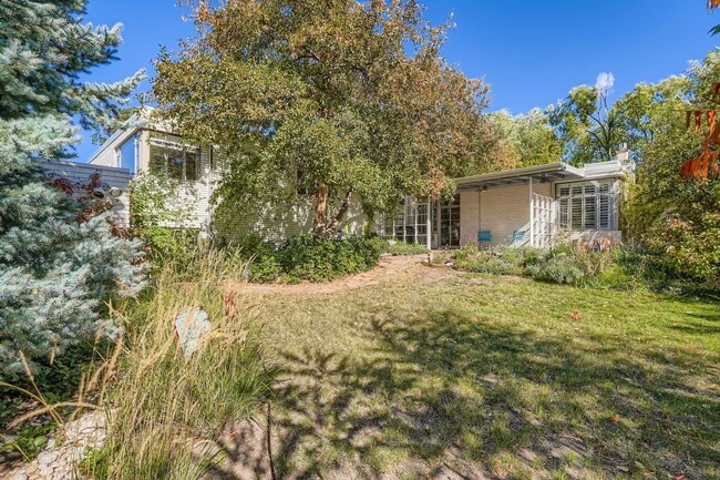 Building Photo - 701 S Milwaukee St