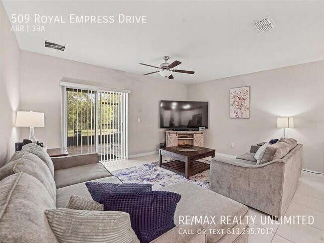 Building Photo - 509 Royal Empress Dr