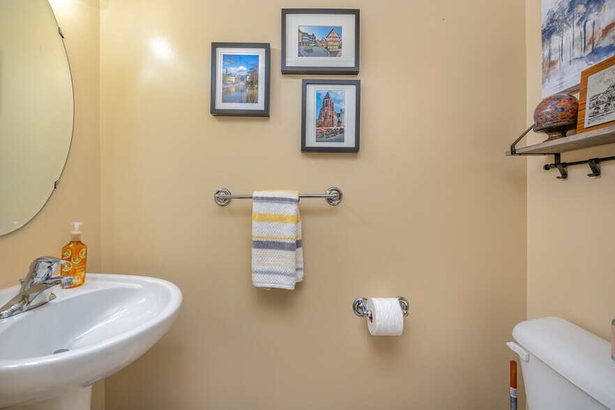 Building Photo - 451 Indian Lake Dr