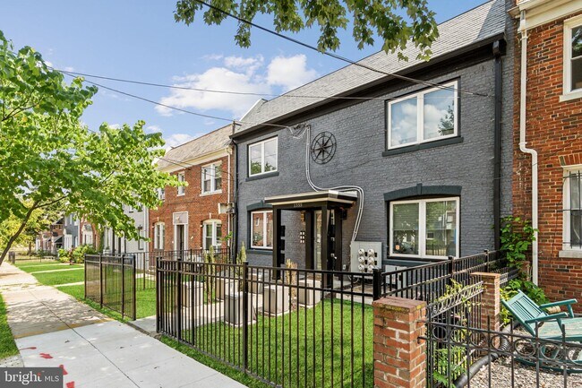 Primary Photo - 1355 Bryant St NE