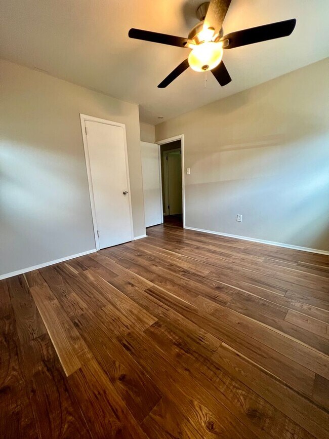 Building Photo - 4604 David Dr